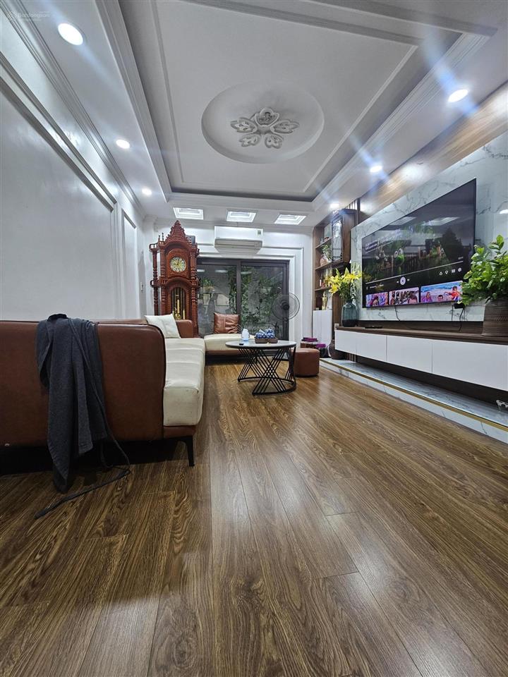 Nhà đẹp 42m2 5 tầng 4 ngủ rộng ô tô gần nhà tại pháp vân  yên sở