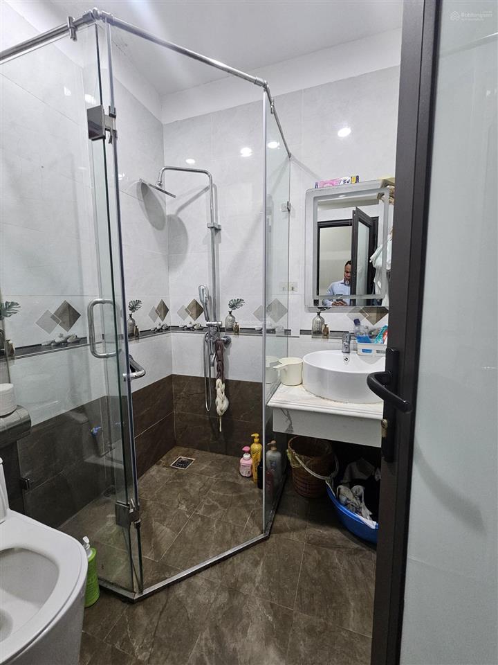 Nhà đẹp 42m2 5 tầng 4 ngủ rộng ô tô gần nhà tại pháp vân  yên sở