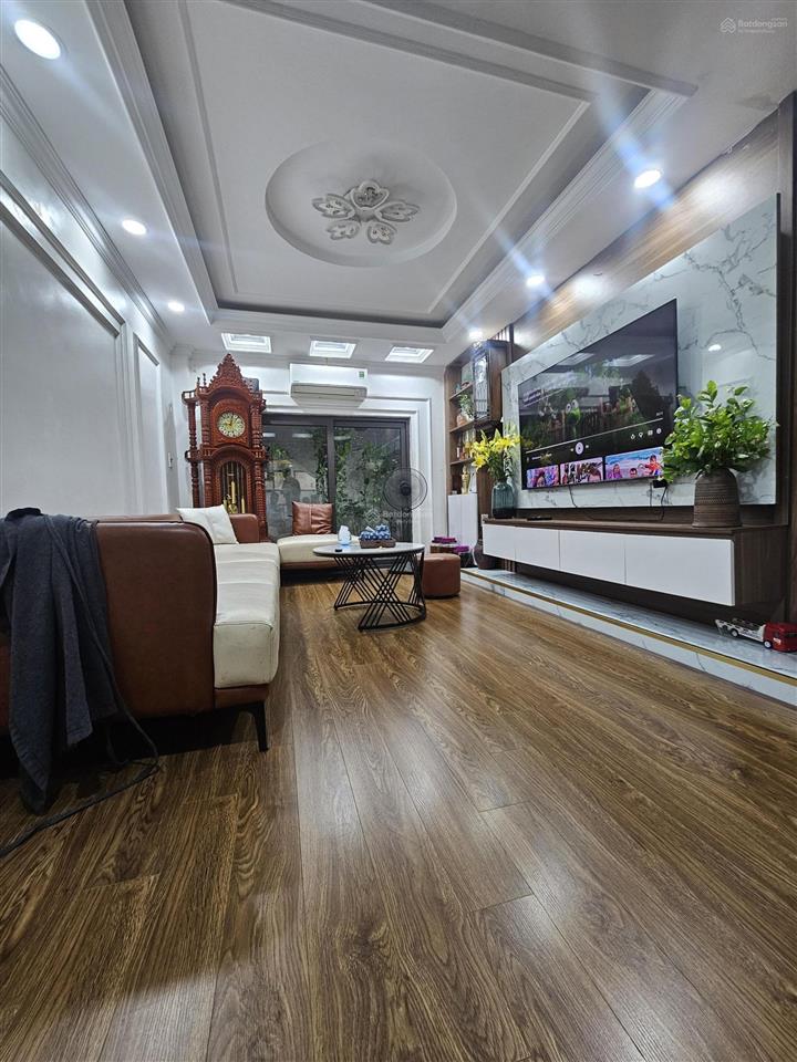 Nhà đẹp 42m2 5 tầng 4 ngủ rộng ô tô gần nhà tại pháp vân  yên sở