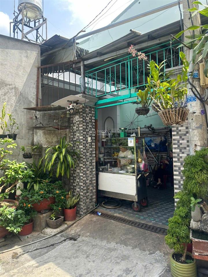 Cần bán gấp nhà thủ đức 136m2 ngay chợ thủ đức giá 6tỷ5 đang vay banks 6ty