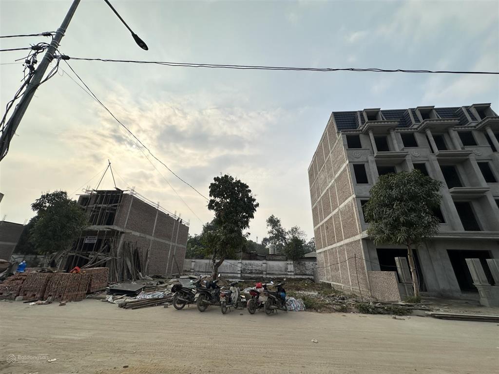 Chính chủ bán gấp 100m2 trục chính đi sân golf  kđt thiên mã, mt 5m.  0981 669 ***