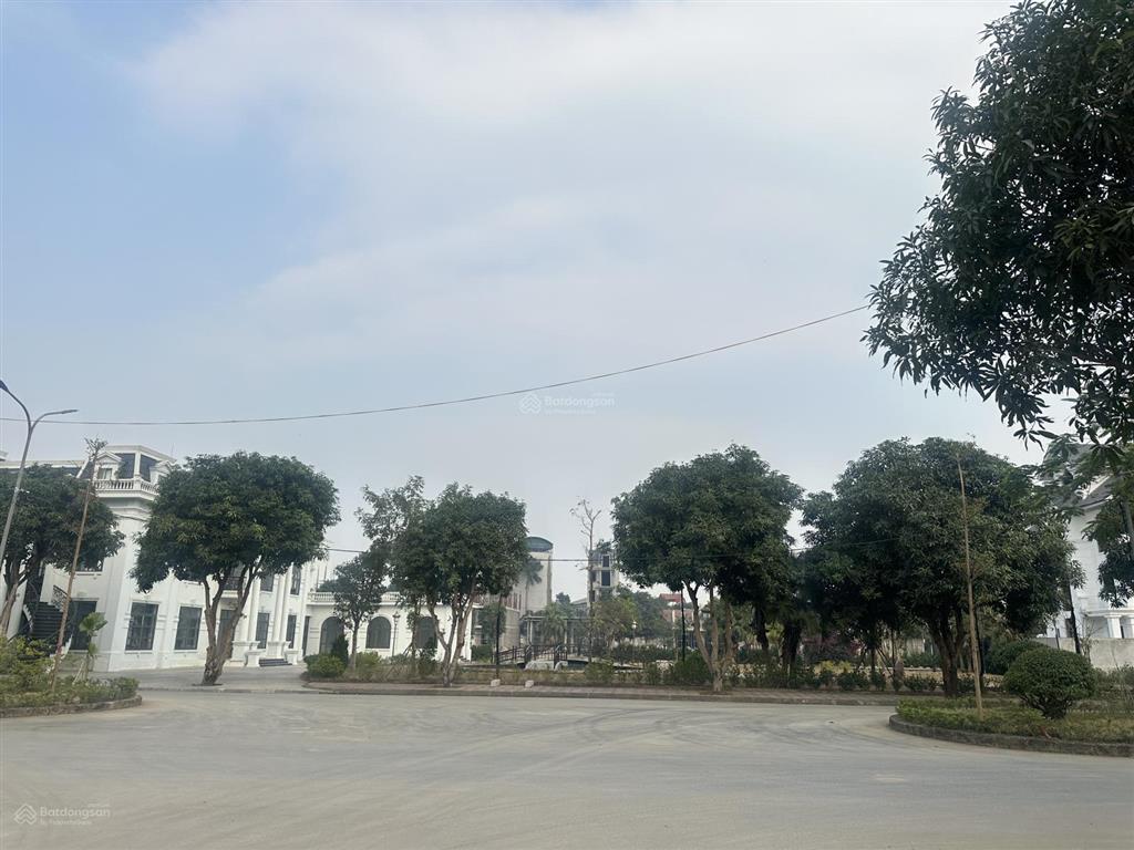 Chính chủ bán gấp 100m2 trục chính đi sân golf  kđt thiên mã, mt 5m.  0981 669 ***
