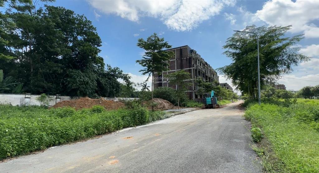 Chính chủ bán gấp 100m2 trục chính đi sân golf  kđt thiên mã, mt 5m.  0981 669 ***