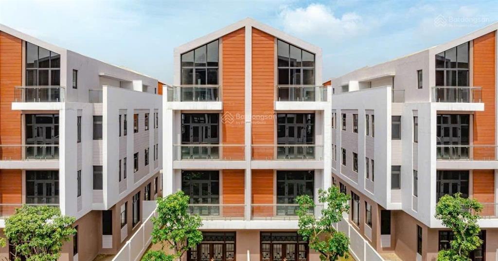 Hàng hiếm bán trong tuần lô liền kề 100m sunny garden city, trục đường 15,5m, giá 16 tỷ
