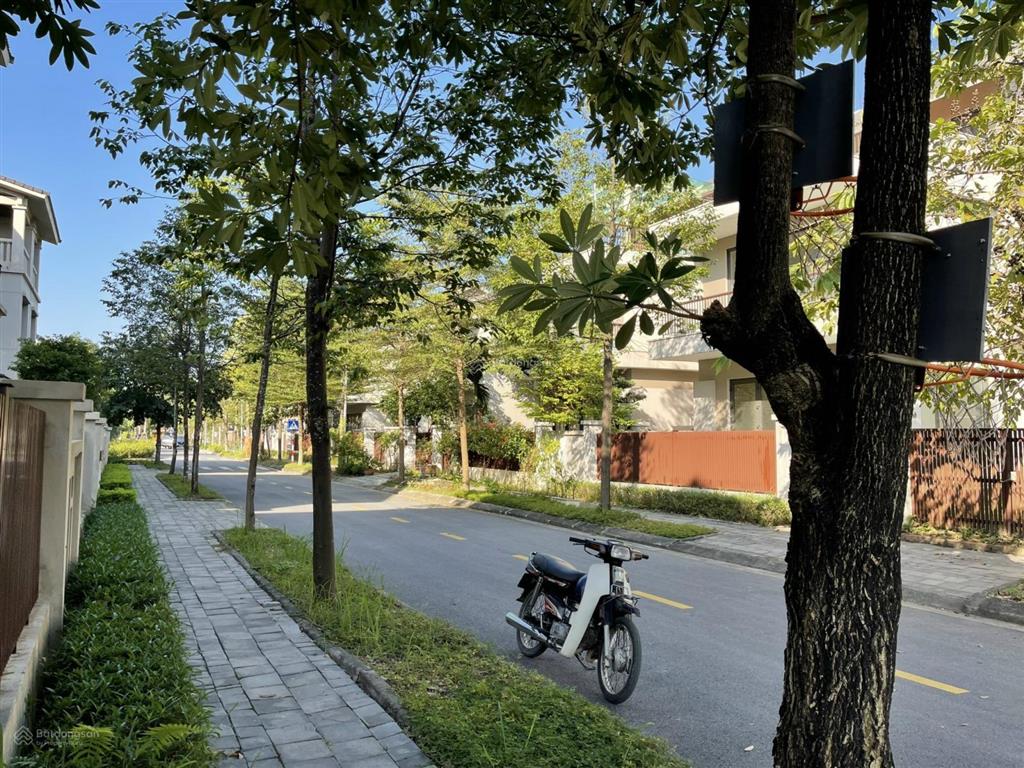 Bán gấp bt sl 180m sunny garden city, nhỉnh 20 tỷ, cạnh công viên, đối diện đl 300m view thoáng