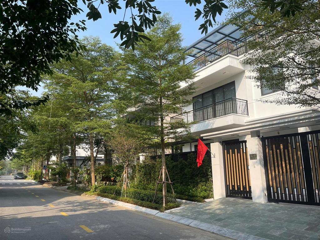 Gấp! bán gấp bt đơn lập 300m2 sunny garden city, nhà thô, giá nhỉnh 30 tỷ.  mr hoàng 0981 669 ***