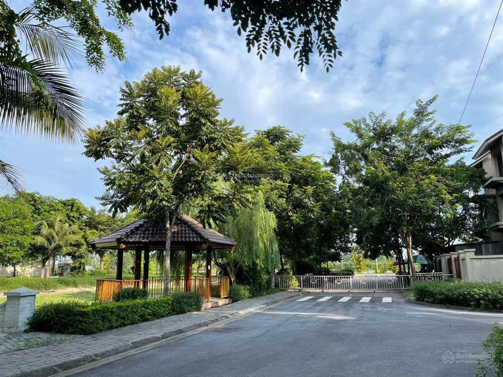 Gấp! bán gấp bt đơn lập 300m2 sunny garden city, nhà thô, giá nhỉnh 30 tỷ.  mr hoàng 0981 669 ***