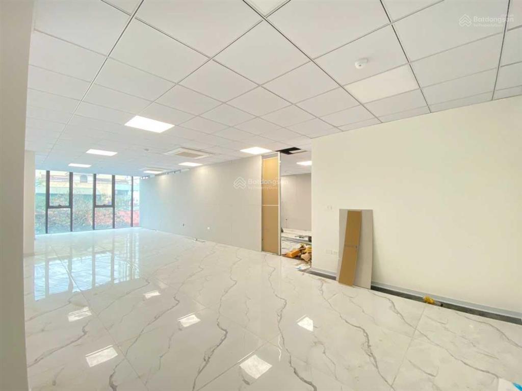 Cho thuê văn phòng 169m2 giá thuê 26tr nhà mới xây tòa nhà văn phòng chuyên nghiệp