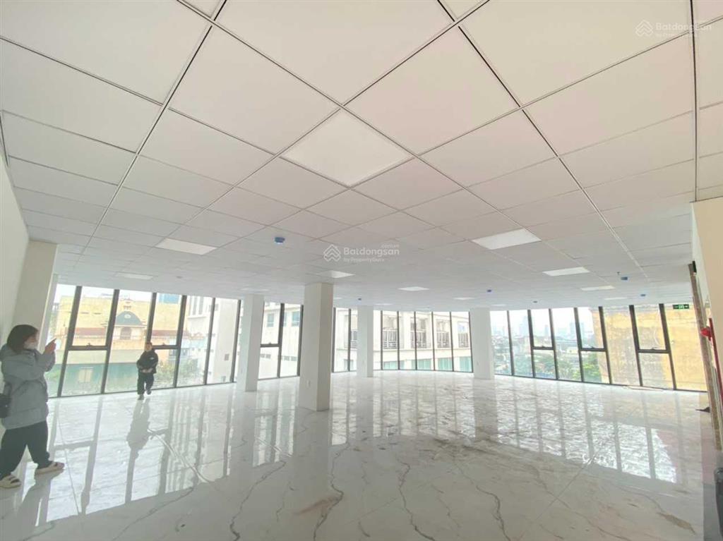 Cho thuê văn phòng 169m2 giá thuê 26tr nhà mới xây tòa nhà văn phòng chuyên nghiệp