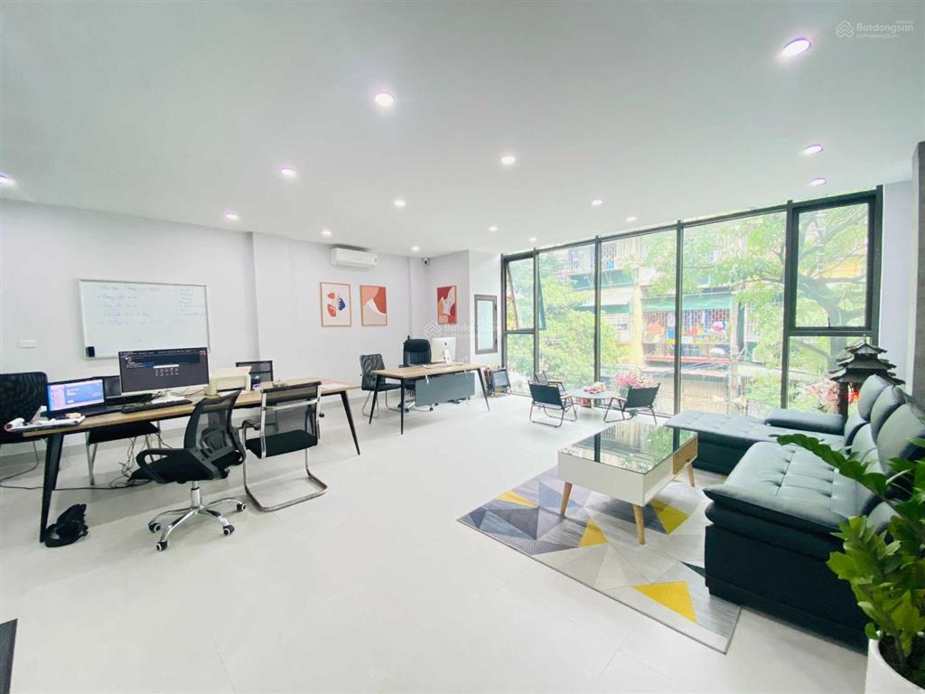 Cho thuê văn phòng giải phóng, diện tích 100m2, nhà mới xây, giá 13tr