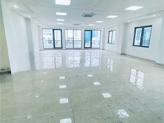 Cho thuê văn phòng hoàng quốc việt dt 150m2 giá 26tr/th, nhà mới xây
