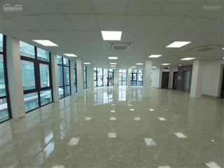 Cho thuê văn phòng nghĩa tân  hoàng quốc việt  dt 175m2, giá thuê 25tr/th rẻ nhất cầu giấy