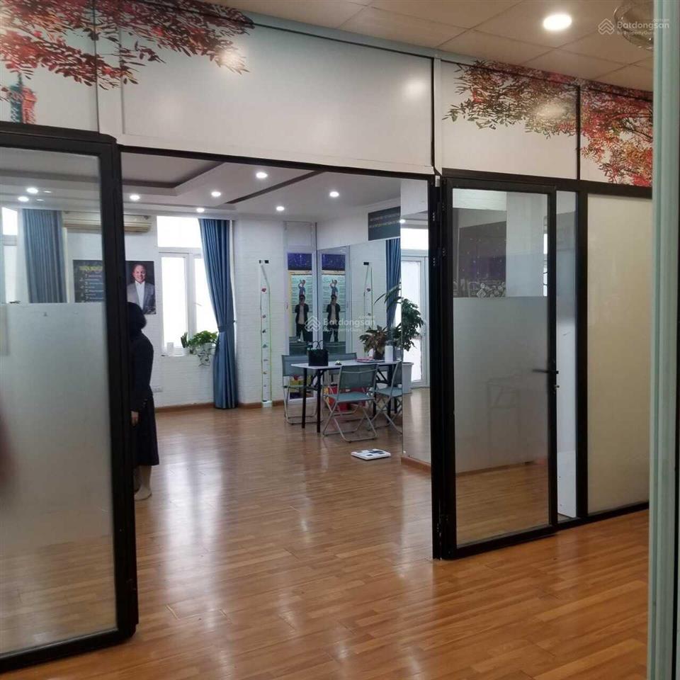 Cho thuê văn phòng hoàng quốc việt 60m² giá thuê 9tr/th rẻ trên hoàng quốc việt