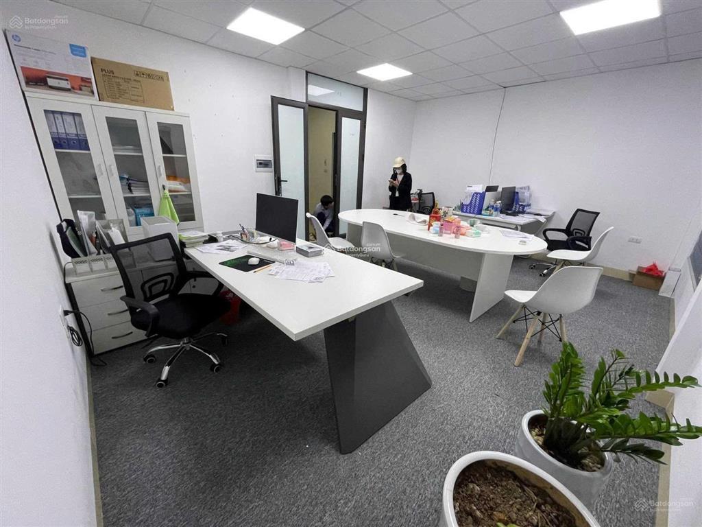 Cho thuê văn phòng 40m2 tại mễ trì, 7 triệu vnd, 10 tầng, cơ bản