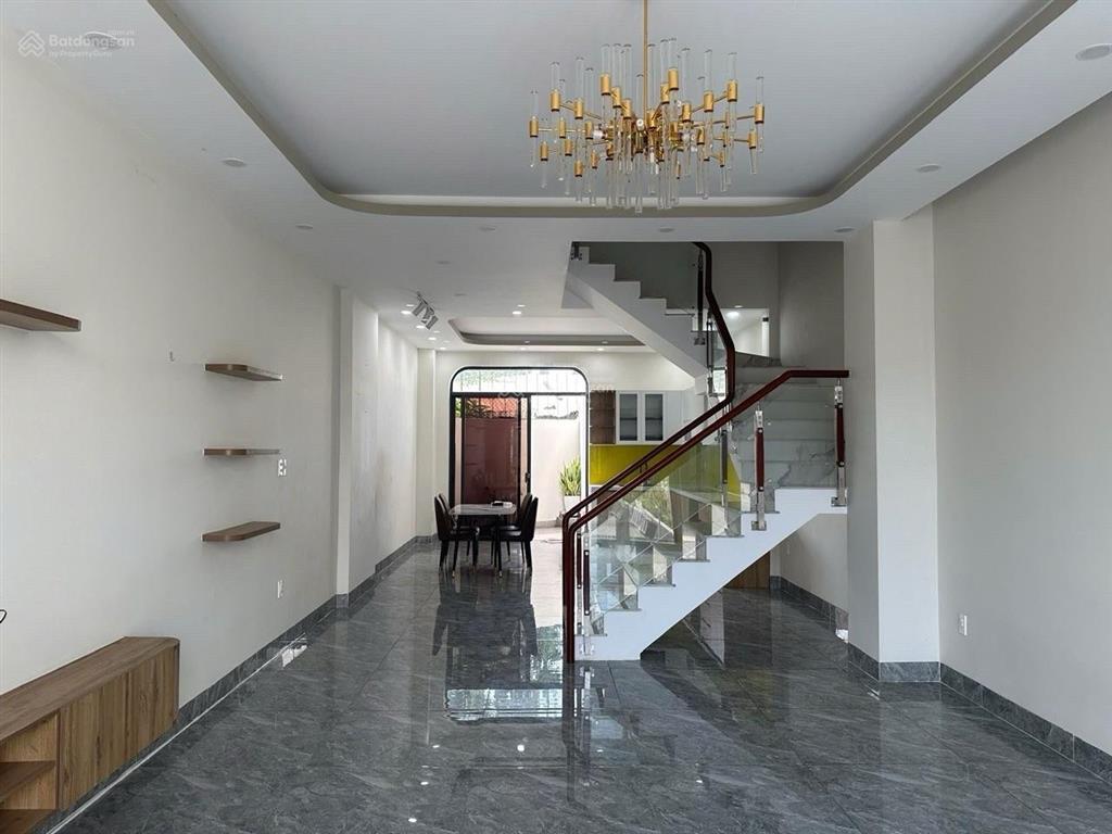 Nhà mặt tiền đường đt743a, p. đông hòa, hcm. dt 5mx28m, chính chủ bán, có sẵn dòng tiền cho thuê