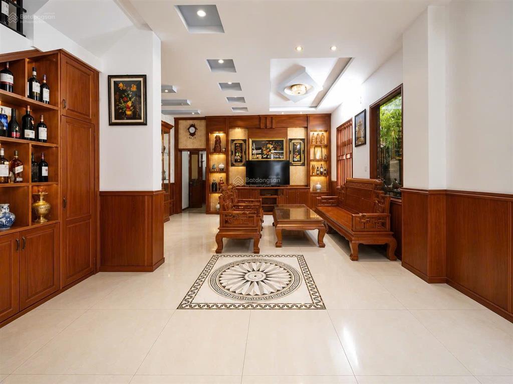 Cần bán biệt thự kdc khang điền q9
dt 200m2(8x25)m
giá 19,9 tỷ tl
 0934 315 *** mr hoàng