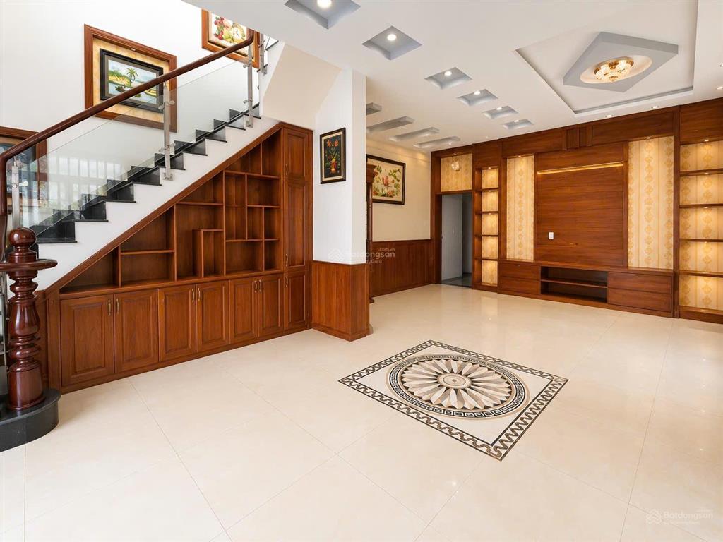 Cần bán biệt thự kdc khang điền q9
dt 200m2(8x25)m
giá 19,9 tỷ tl
 0934 315 *** mr hoàng