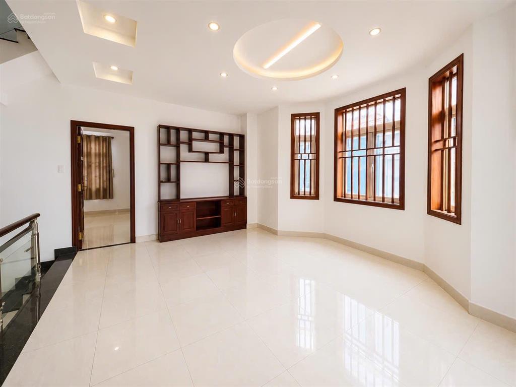 Cần bán biệt thự kdc khang điền q9
dt 200m2(8x25)m
giá 19,9 tỷ tl
 0934 315 *** mr hoàng
