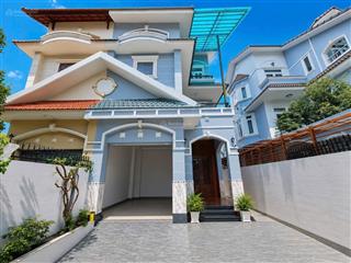 Cần bán biệt thự kdc khang điền q9
dt 200m2(8x25)m
giá 19,9 tỷ tl
 0934 315 *** mr hoàng