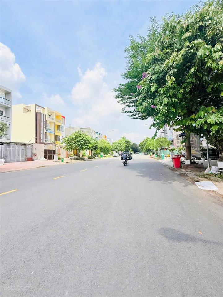 Cần bán biệt thự kdc khang điền q9
dt 200m2(8x25)m
giá 19,9 tỷ tl
 0934 315 *** mr hoàng