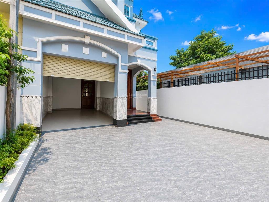 Cần bán biệt thự kdc khang điền q9
dt 200m2(8x25)m
giá 19,9 tỷ tl
 0934 315 *** mr hoàng