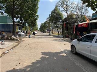 Đường thông. dân đông. gần chợ mới