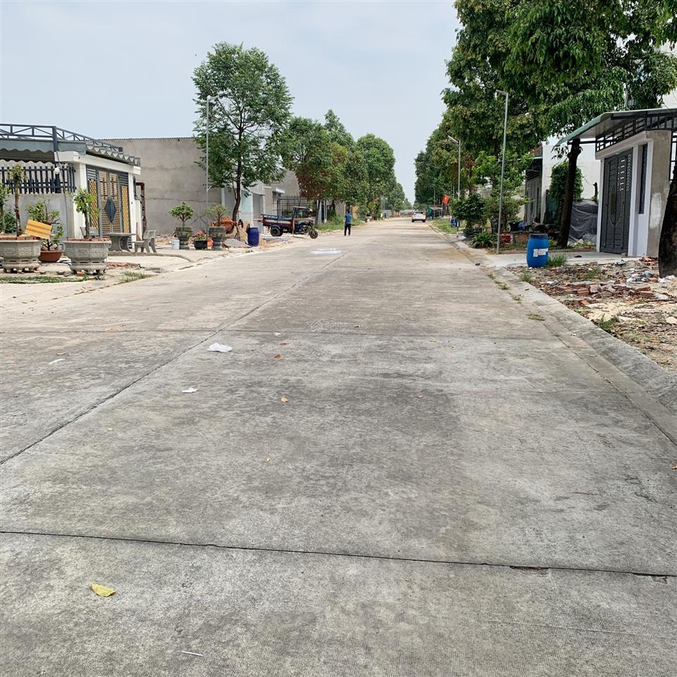 Cần bán gấp 300m2 dl12. đường thông ngay khu dân cư đông. cần bán gấp
