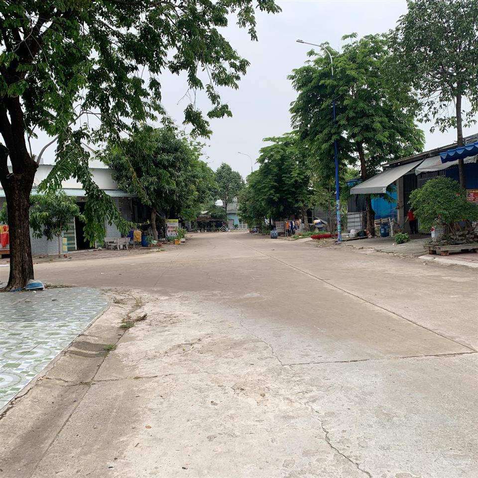 Cần bán gấp 300m2 dl12. đường thông ngay khu dân cư đông. cần bán gấp