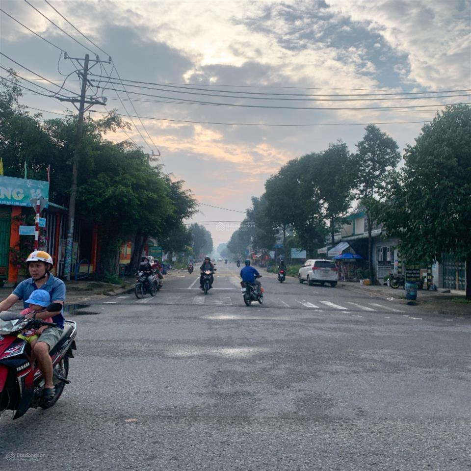 Bán nhanh lô đất ngay trung tâm chợ, đối diện trường học. hcm