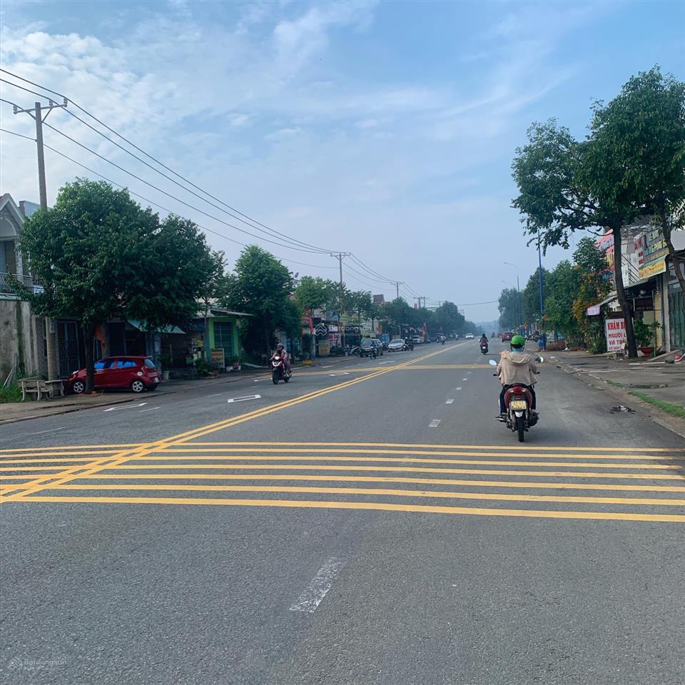 Bán nhanh lô đất ngay trung tâm chợ, đối diện trường học. hcm