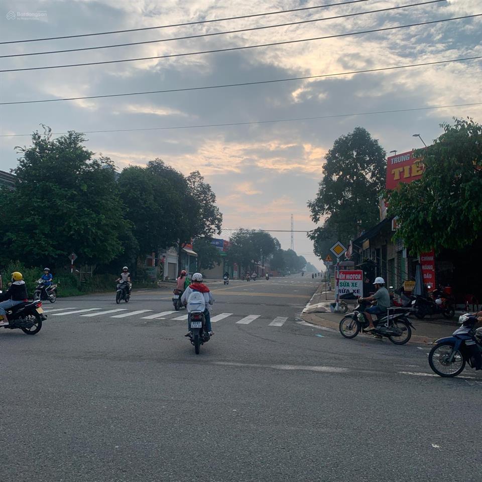 Bán nhanh lô đất ngay trung tâm chợ, đối diện trường học. hcm