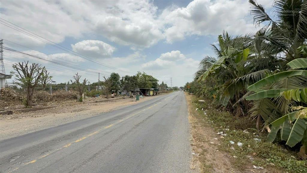 Chủ cần sang nhượng lại đất và nhà xưởng mt ql n2.
dt 24.215m2 đất skc.