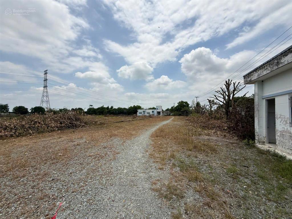 Chủ cần sang nhượng lại đất và nhà xưởng mt ql n2.
dt 24.215m2 đất skc.