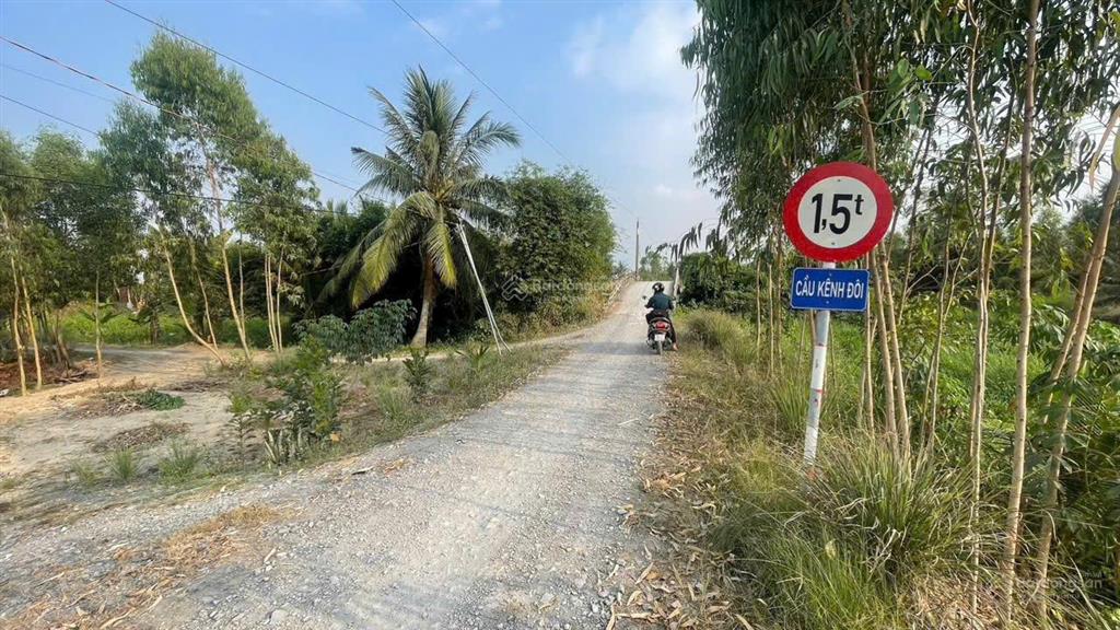 Bán 7.896m2 đất 2 mặt tiền kênh gần ranh tp.hcm giá 950 triệu/1.000m2
