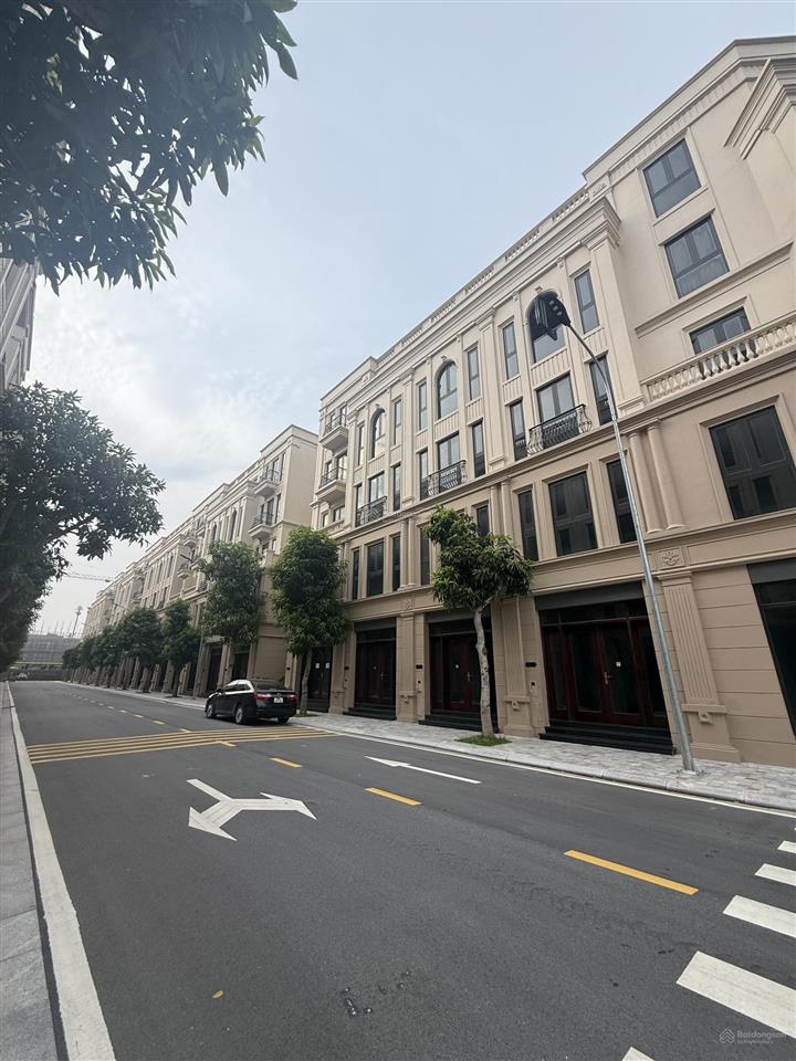Cần bán gấp liền kề thiên nga cắt lỗ 2,3 tỷ thoáng đẹp ngay công viên vinhomes cổ loa 0948 692 ***