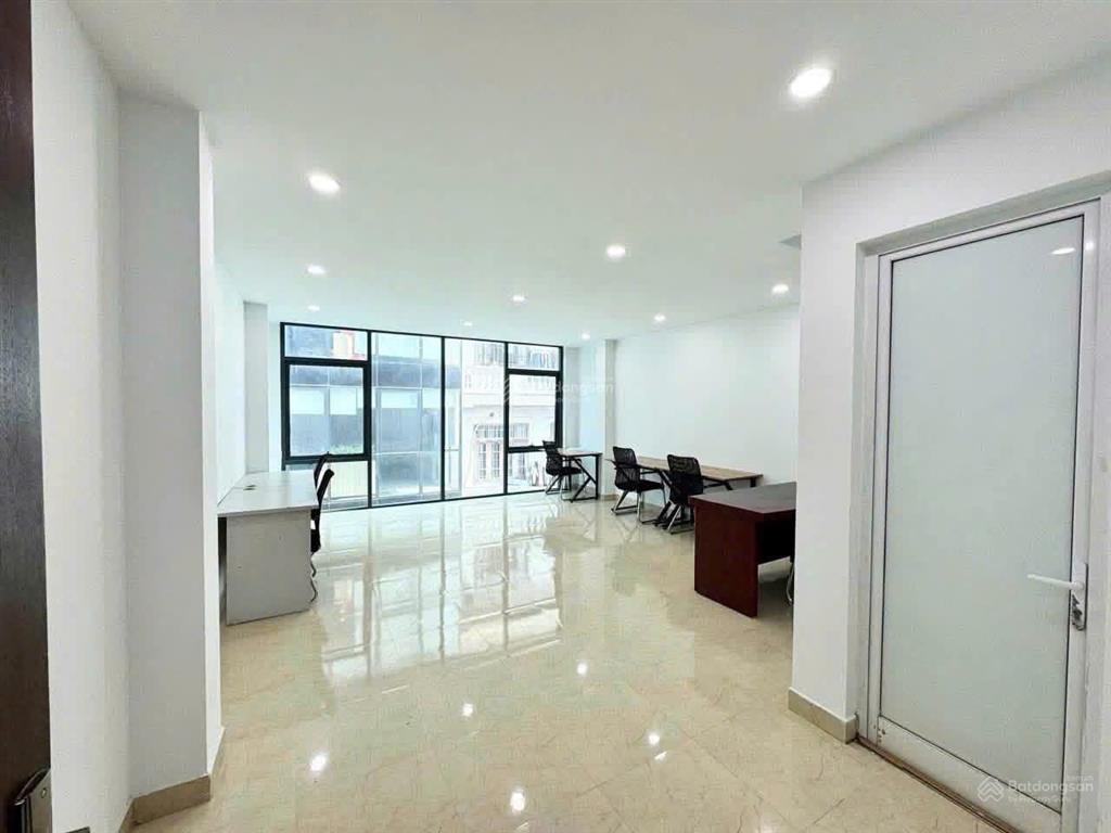 Cho thuê văn phòng full nội thất 50m2 trung kính vuông vắn, thoáng sáng giá chỉ 7,5 triệu/tháng