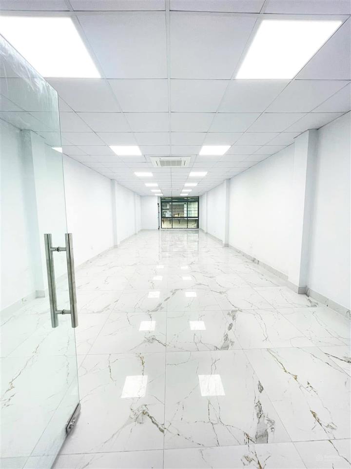 Hot! còn hiếm có 1 sàn văn phòng cho thuê tại xã đàn 70m2 chỉ 11 triệu, thang máy, hầm để xe