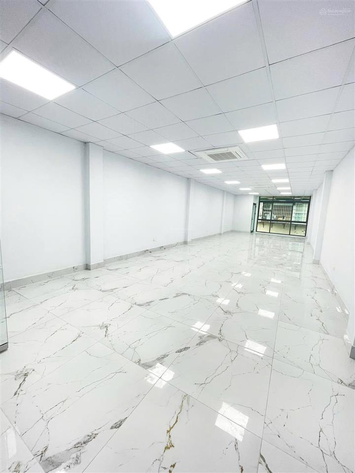 Hot! còn hiếm có 1 sàn văn phòng cho thuê tại xã đàn 70m2 chỉ 11 triệu, thang máy, hầm để xe
