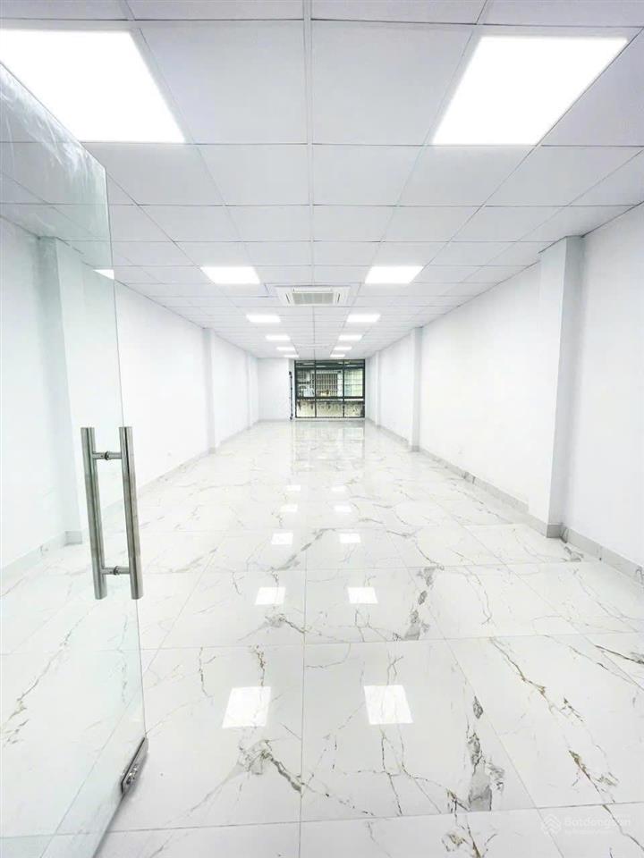 Văn phòng 80m2 đẹp keng hoàng cầu, thoáng sáng vào ngay