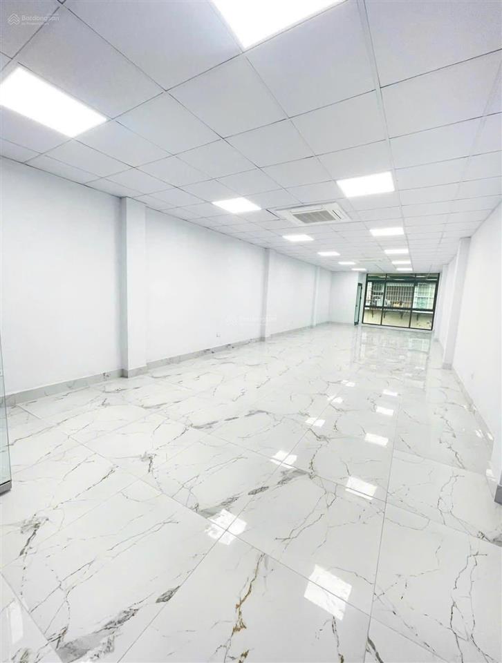 Văn phòng 80m2 đẹp keng hoàng cầu, thoáng sáng vào ngay