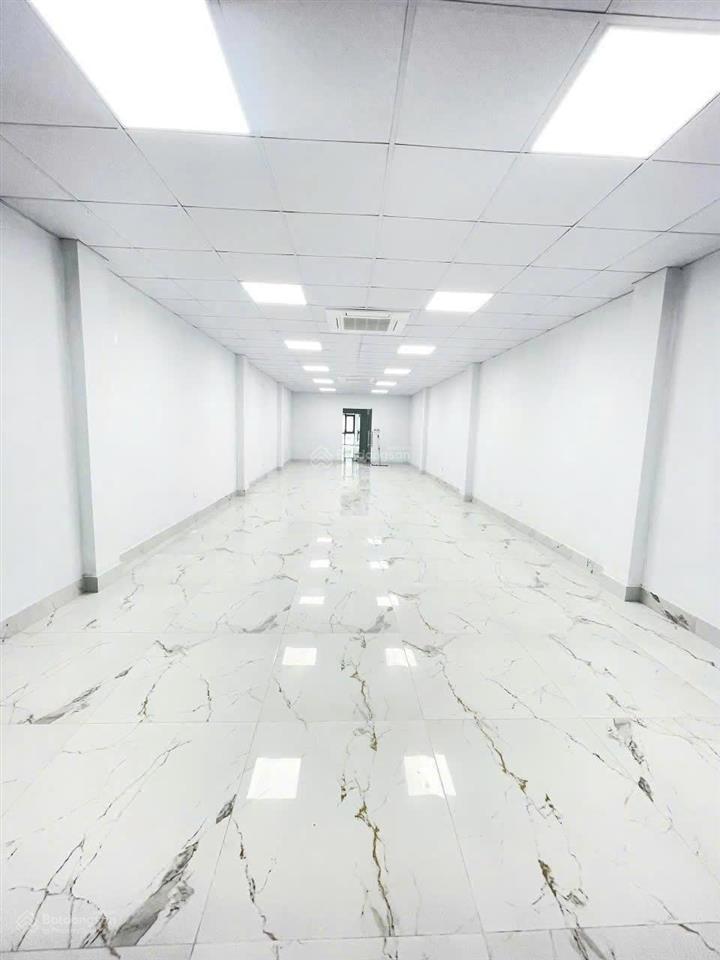 Văn phòng 80m2 đẹp keng hoàng cầu, thoáng sáng vào ngay