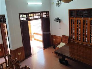 Bán nhà 2 tầng nội thất gỗ đối diện vincom