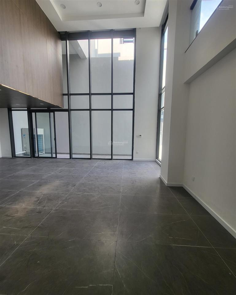 Bán penthouse 300m2 mặt phố duy tân  cầu giấy full nội thất (bctây nam)  0987 106 ***