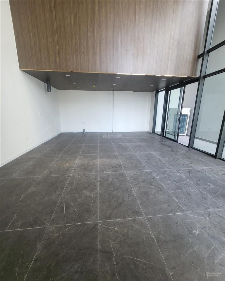 Bán penthouse 300m2 mặt phố duy tân  cầu giấy full nội thất (bctây nam)  0987 106 ***
