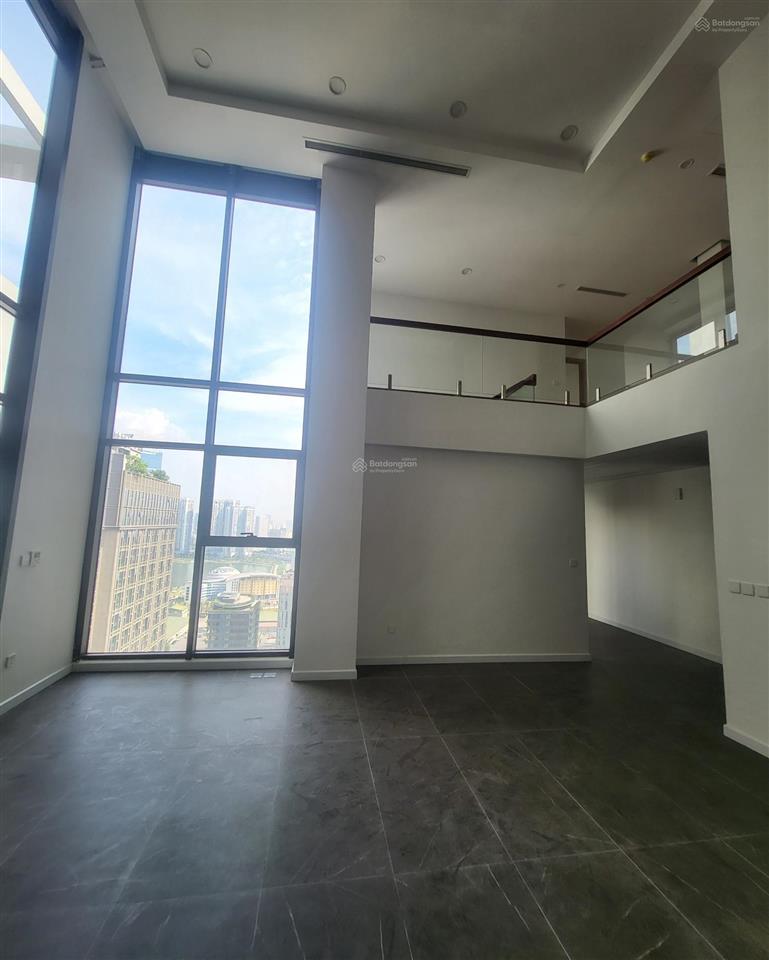 Bán penthouse 300m2 mặt phố duy tân  cầu giấy full nội thất (bctây nam)  0987 106 ***