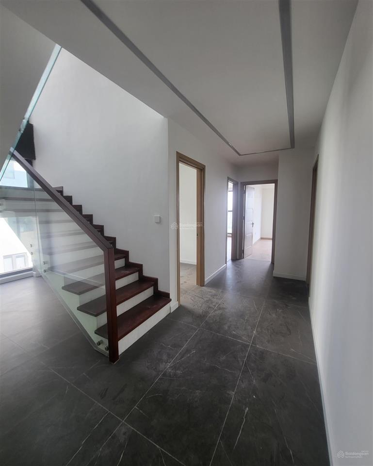 Bán penthouse 300m2 mặt phố duy tân  cầu giấy full nội thất (bctây nam)  0987 106 ***