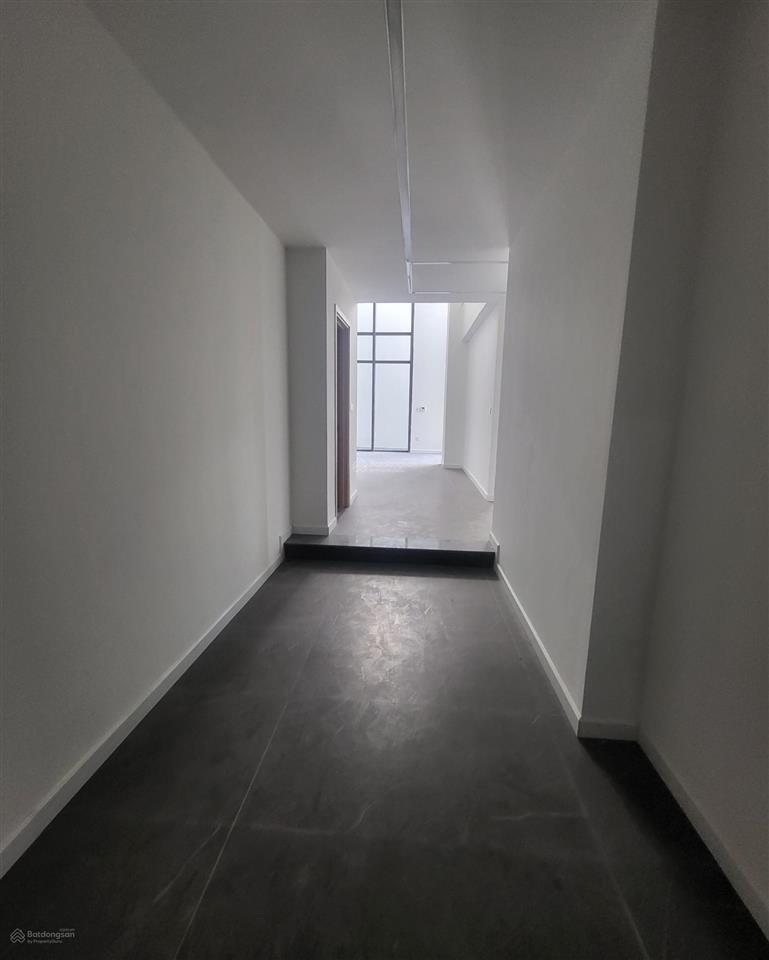 Bán penthouse 300m2 mặt phố duy tân  cầu giấy full nội thất (bctây nam)  0987 106 ***