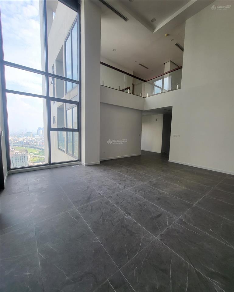 Bán penthouse 300m2 mặt phố duy tân  cầu giấy full nội thất (bctây nam)  0987 106 ***