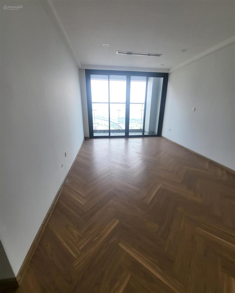 Bán penthouse 300m2 mặt phố duy tân  cầu giấy full nội thất (bctây nam)  0987 106 ***