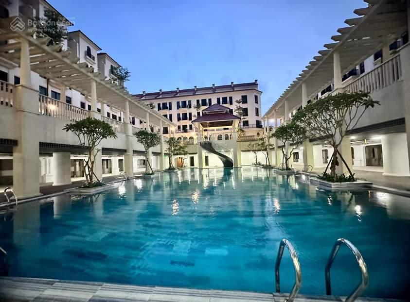 Penthouse 500m sunshine golden river bàn giao thô view lõi ciputra và hồ tây  sông hồng